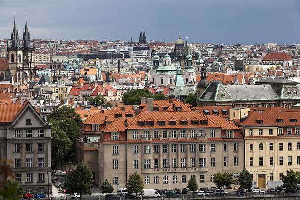 estate panorama di praga, repubblica ceca - ghotic foto e immagini stock