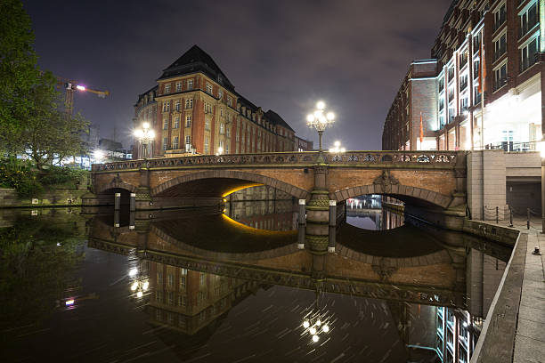 istock alsterfleet hamburg germany at night 472785612