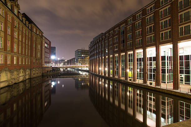 istock alsterfleet hamburg germany at night 472789914