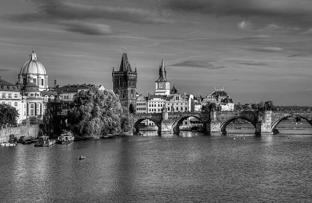 estate panorama di praga, repubblica ceca - ghotic foto e immagini stock