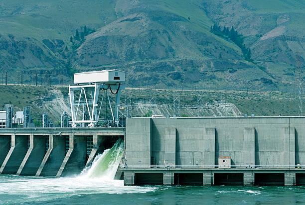 istock Open spillway on hydroelectric dam on river in Washington state 472796374