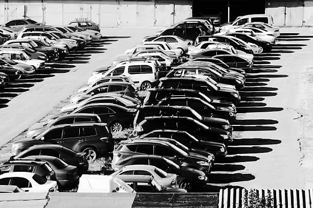 istock Garage and cars 472802376