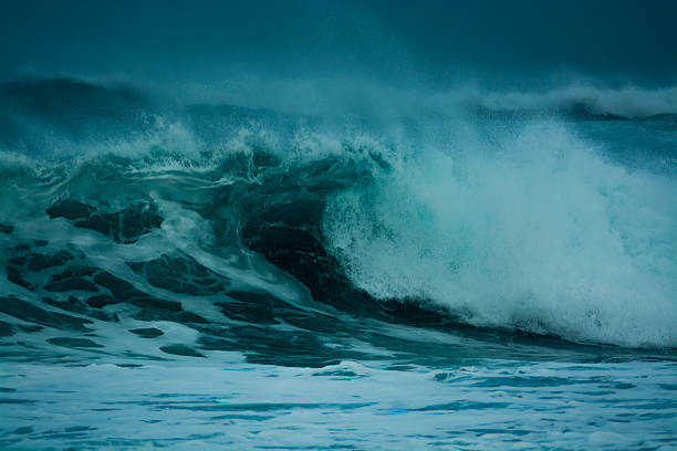 istock Detailed storm wave breaking and splashing on shore 472802508