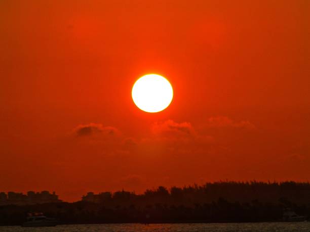 dawn auf key biscayne - rickenbacker causeway stock-fotos und bilder