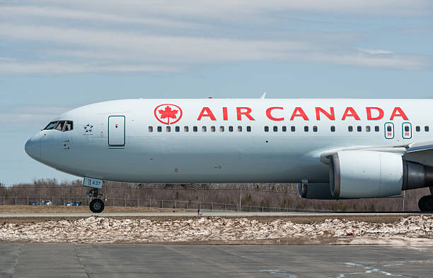 air canada airbus a320 - airplane airbus boeing air vehicle imagens e fotografias de stock