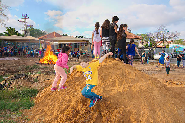 lag baomer bonfires в израиле - jerusalem israel people omar стоковые фото и изображения