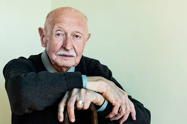 retrato de um homem de 90 anos - 80 year old imagens e fotografias de stock