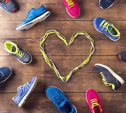 fjerkræ Plantation Regelmæssigt Running Shoes Laid Around A Heart Made Of Shoelaces Stock Photo - Download  Image Now - iStock