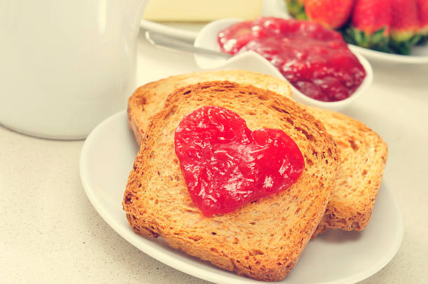 istock heart of jam on a toast 472903388