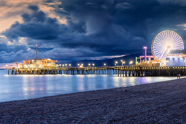 산타 모니카 해변 - southern california beach santa monica pier sunset 뉴스 사진 이미지