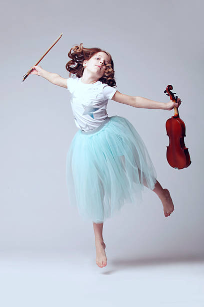 Baby girl with violin Baby girl with violin on white background juvenile musician stock pictures, royalty-free photos & images