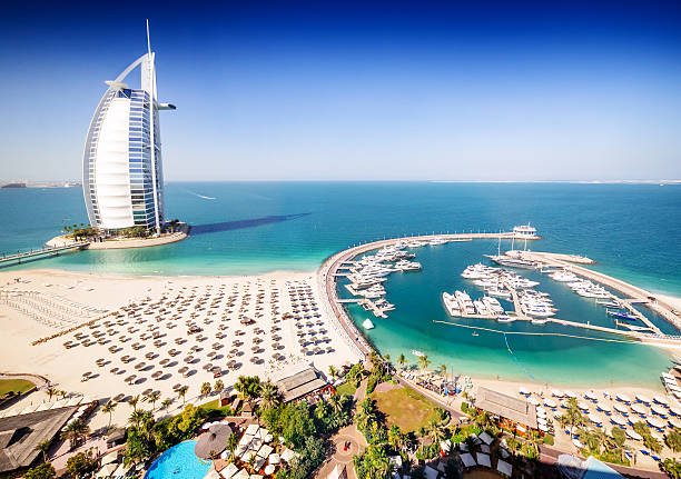 burj al arab hotel und die marina, dubai - dubai stock-fotos und bilder