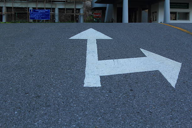 istock arrow go to the way 472958016