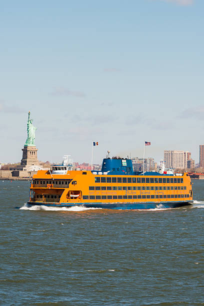 스테이튼 도서지역 쾌속선 - staten island new york harbor sea harbor 뉴스 사진 이미지