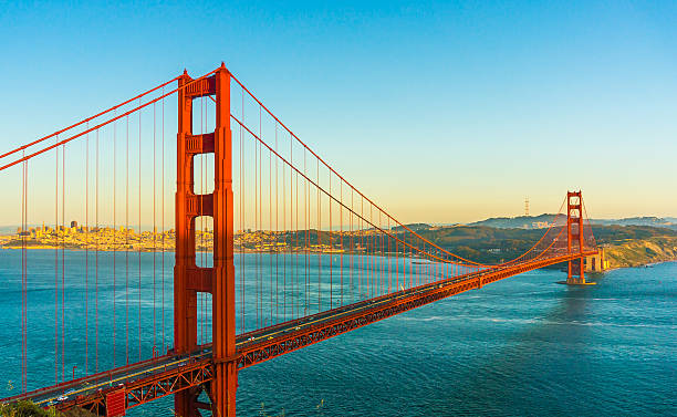 golden gate bridge, san francisco - san francisco county bridge california fog stock-fotos und bilder