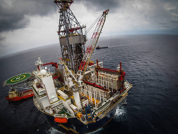 해양 석유 시추 삭구를 장비하다 또는 다이빙대, 공중 뷰 - oil rig oil sea aerial view 뉴스 사진 이미지