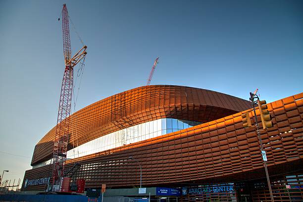 барклайс-центр бруклин, нью-йорк, строительство - barclays center стоковые фото и изображения