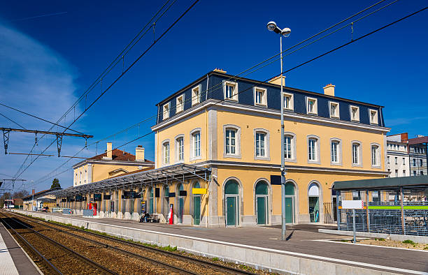 stazione di bourg-en-bresse-francia, rodano-alpi - bresse foto e immagini stock