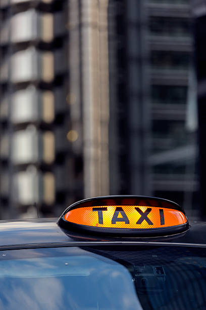 london taxi - black cab stock-fotos und bilder