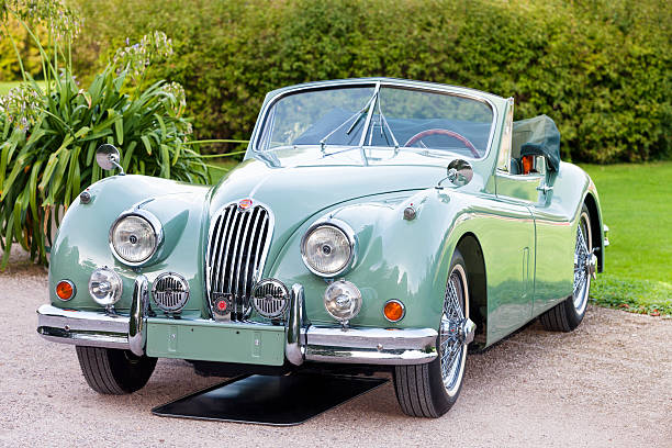 british classico auto sportiva jaguar xk 140 dhc, 1954 - jaguar car vintage car collectors car personal land vehicle foto e immagini stock