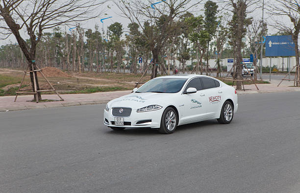 voiture jaguar xf - religious mark photos photos et images de collection