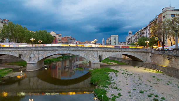 istock Night scene in Girona stone bridge 473070742