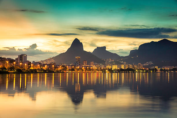 istock Sunset behind mountains in Rio de Janeiro with water reflection 473085426