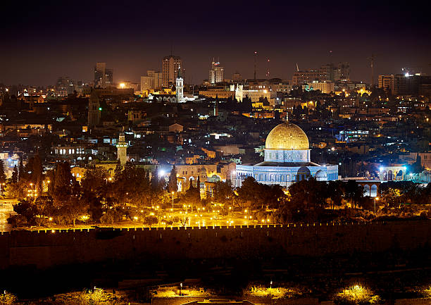 エルサレムの夜景 - jerusalem dome jerusalem old city dome of the rock ストックフォトと画像