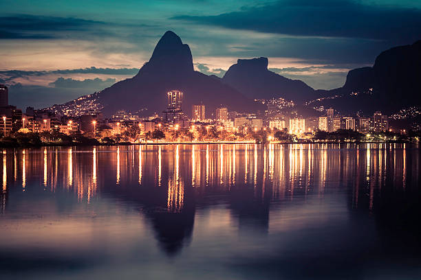 istock Sunset behind mountains in Rio de Janeiro with water reflection 473089822