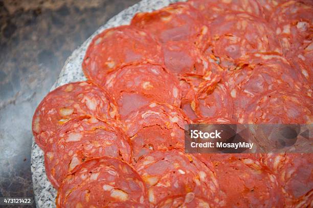 Foto de Salame Italiano Ou Espanhol Chouriço No Garfo e mais fotos de stock  de Alimentação Não-saudável - Alimentação Não-saudável, Alimentos  Defumados, Antepasto - iStock