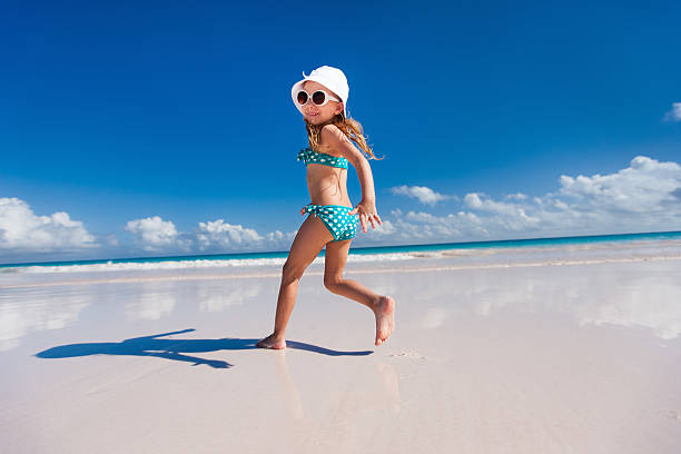 istock Little girl on vacation 473153448