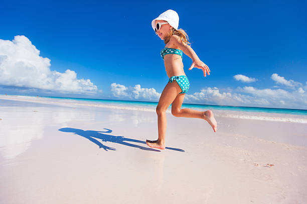 istock Little girl on vacation 473153458