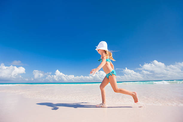 istock Little girl on vacation 473153480