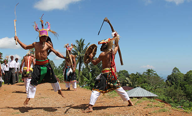 danza della guerra - flores man foto e immagini stock