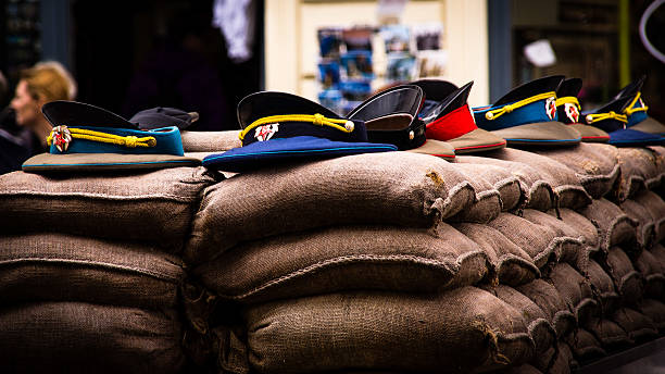 checkpoint charlie - allied forces foto e immagini stock