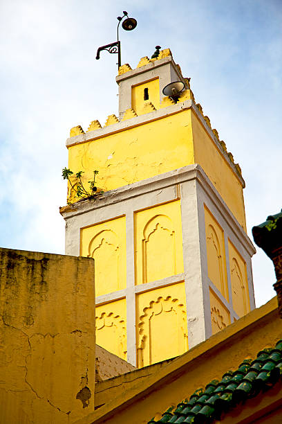 istock muslim   in   mosque  the history     sky 473259116