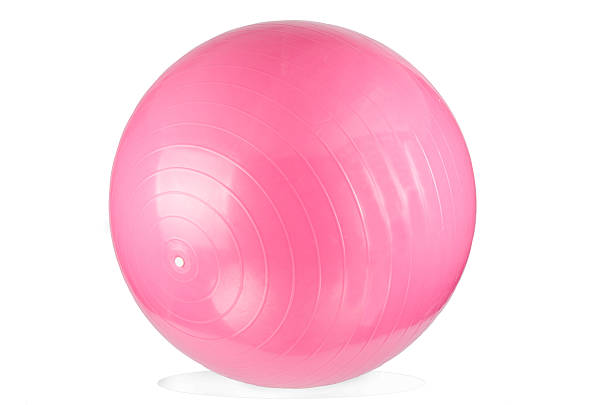 rosa pelota de ejercicio - pelota de ejercicio fotografías e imágenes de stock