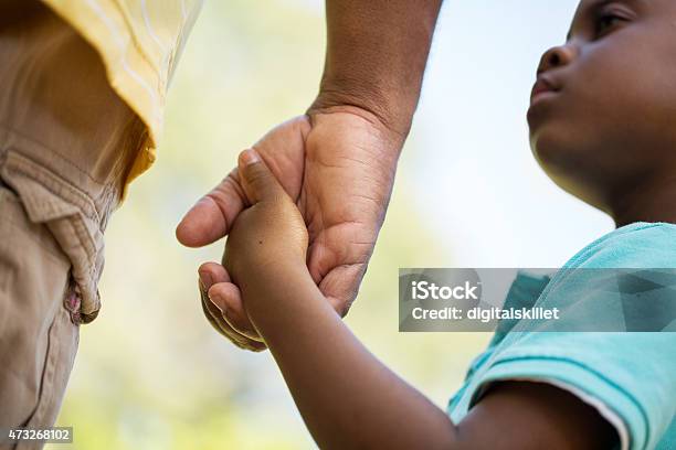 Un Proyecto Foto de stock y más banco de imágenes de Niño - Niño, Agarrados de la mano, Padre