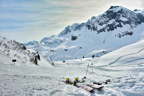 estância de esqui de lech estância de esqui de zurs, arlberg, tirol, áustria - ski resort winter sport apres ski ski slope imagens e fotografias de stock