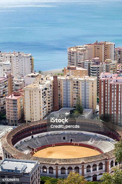 Malaga Bull Ring Città Edifici E Mar Mediterraneo - Fotografie stock e altre immagini di 2015