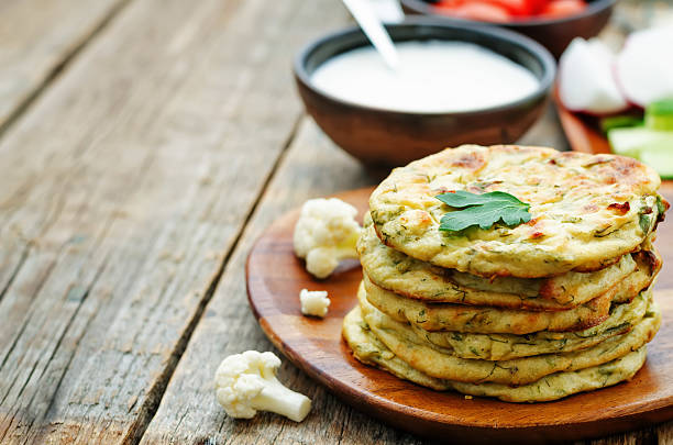 blumenkohl tortillas mini - cauliflower roasted parsley cooked stock-fotos und bilder