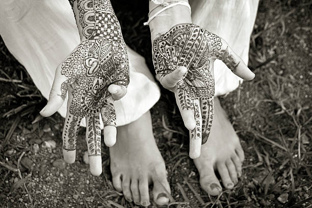 tatuaż, mehendi na rękę panna młoda - mehandi india fashion women zdjęcia i obrazy z banku zdjęć