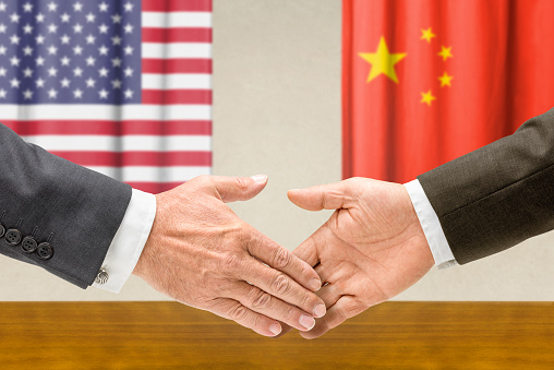 Representatives of the USA and China shake hands
