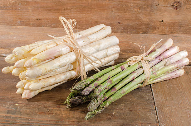istock Bunch of fresh green and white asparagus 473319300