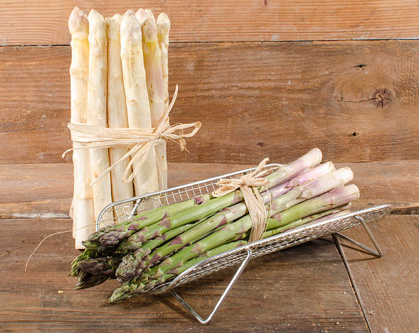 istock Bunch of fresh green and white asparagus 473319314