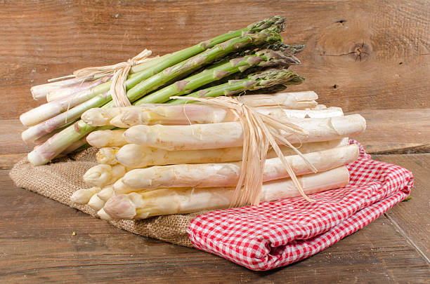 istock Bunch of fresh green and white asparagus 473319324