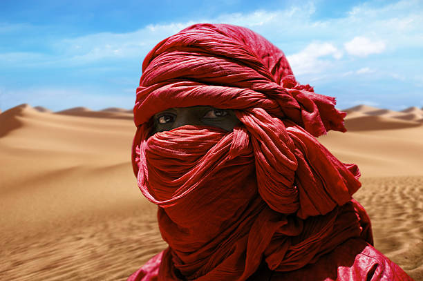 Red tuareg Timbuktu, Mali - september - 05 - 2011 libyan culture stock pictures, royalty-free photos & images