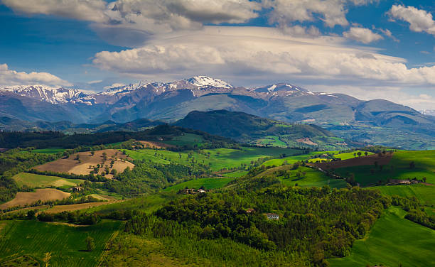 Panoramic view of Sibillini mountains Panoramic view of Sibillini mountains from Camerino in Italy. marche italy stock pictures, royalty-free photos & images