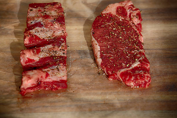 steak und rippchen - lendensteak stock-fotos und bilder