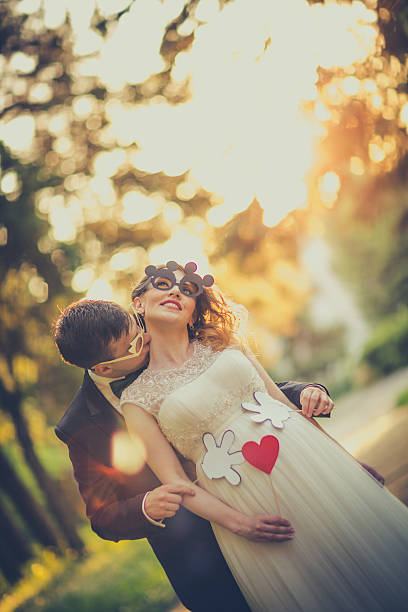 feliz casal - pair couple cheerful laughing - fotografias e filmes do acervo